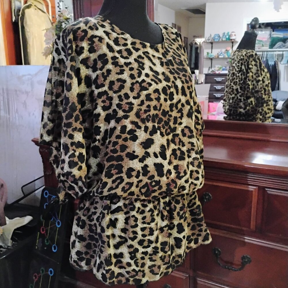 Leopard Print Sleeveless Draped Blouse - Picture 5 of 7